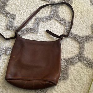 Vintage Woman’s Flings genuine leather brown bucket bag